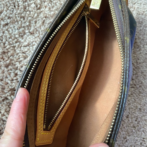 Louis Vuitton Crossbody Bag - Picture 6 of 9